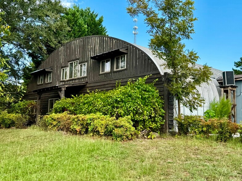 Flex building portfolio for sale portfolio of 2 properties for sale on LoopNet.ca - Building Photo - Image 2 of 3