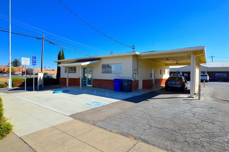 705/717 Pine Street, Red Bluff, CA 96080 portfolio of 2 properties for sale on LoopNet.ca - Primary Photo - Image 1 of 1