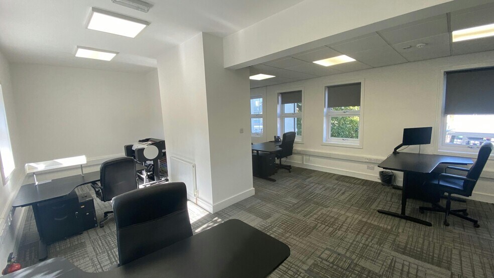 2-4 Hearsall Ln, Coventry à louer - Photo du bâtiment - Image 3 de 7