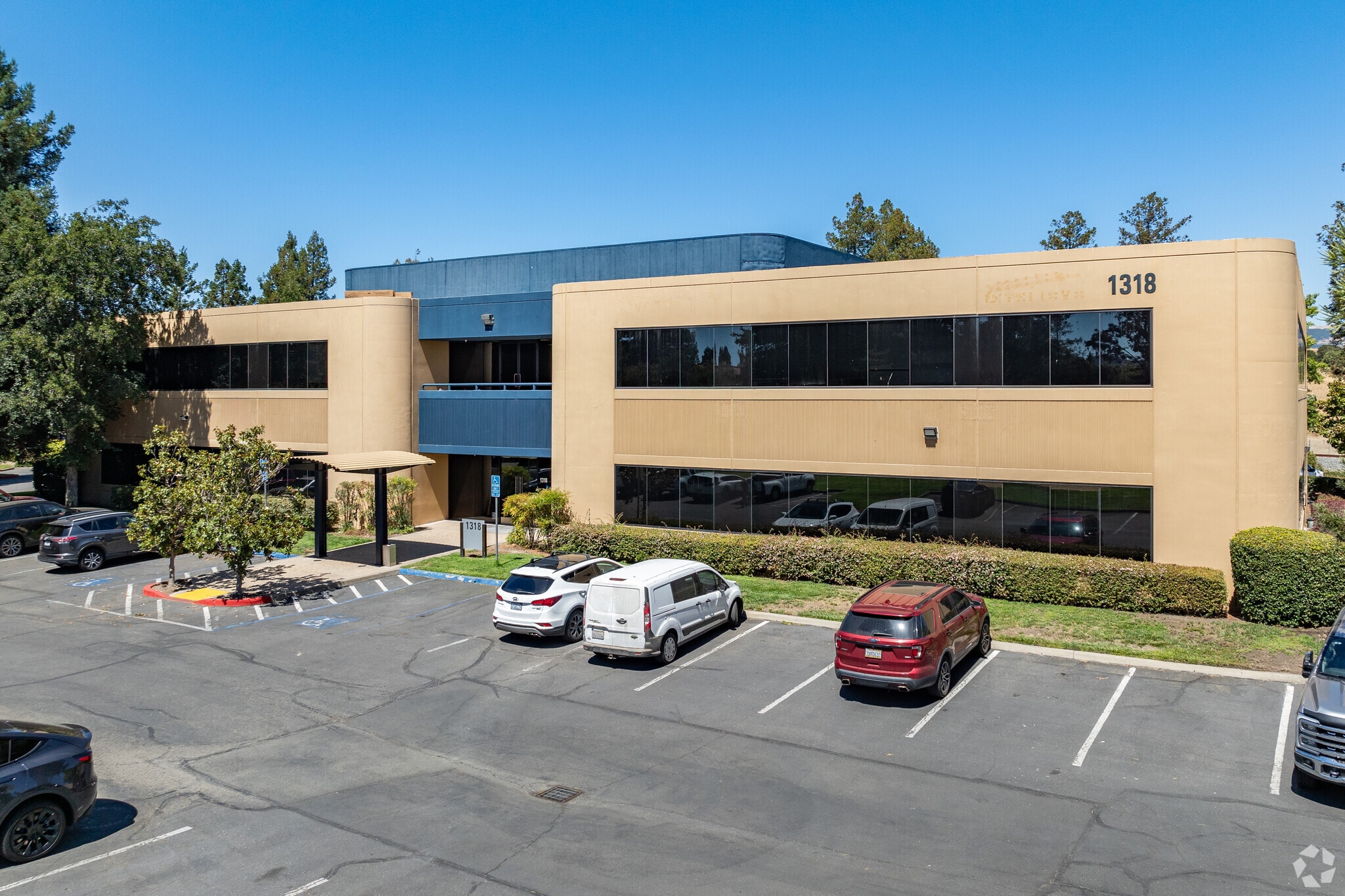 1318 Redwood Way, Petaluma, CA for lease Building Photo- Image 1 of 5