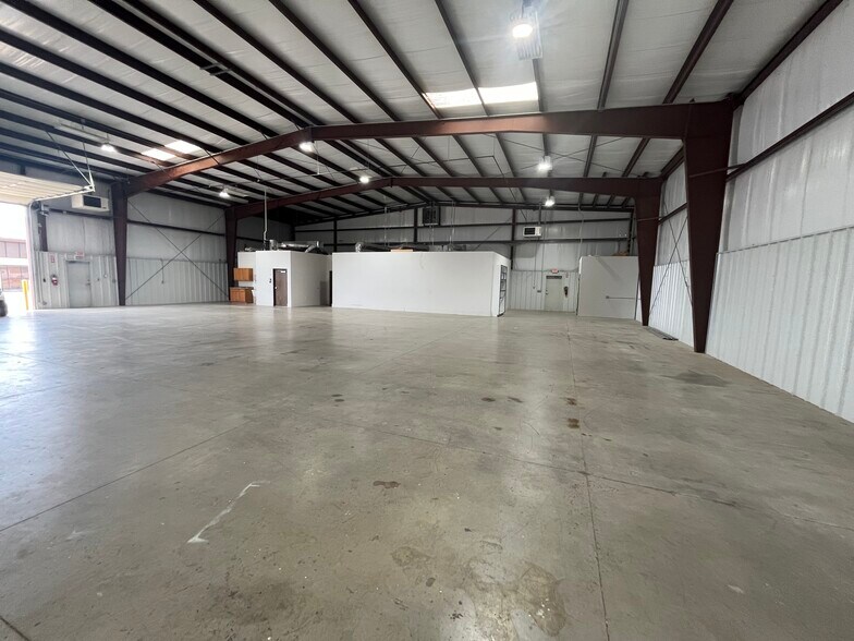 7428 Melrose Ln, Oklahoma City, OK for lease - Interior Photo - Image 3 of 9