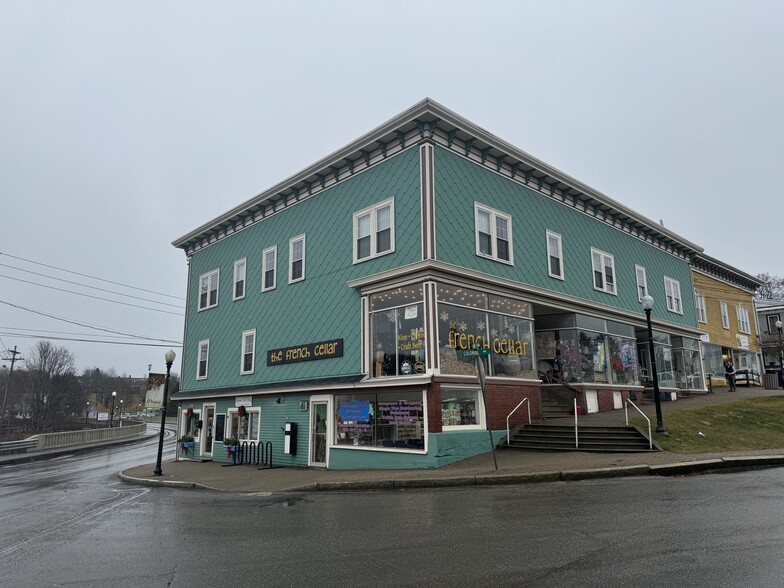 4 Colonial Way, Machias, ME à vendre - Photo du bâtiment - Image 1 de 102