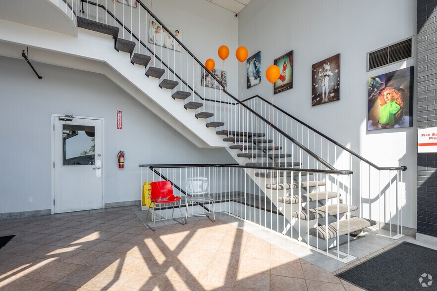 8301 Keele St, Concord, ON à louer - Hall d’entrée - Image 3 de 6