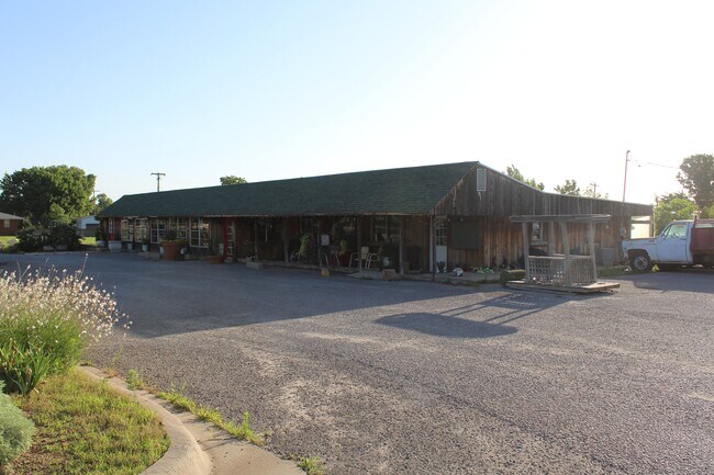Plus de détails pour 2224 8th St, Woodward, OK - Commerce de détail à vendre