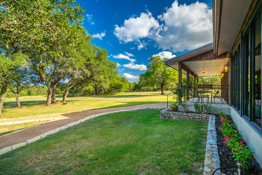 683 Ranch Road 1320, Johnson City, TX à vendre - Photo du bâtiment - Image 2 de 40