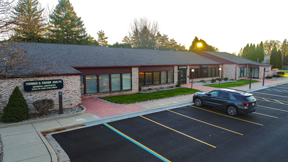 1350 E Lake Lansing Rd, East Lansing, MI for sale - Building Photo - Image 2 of 14