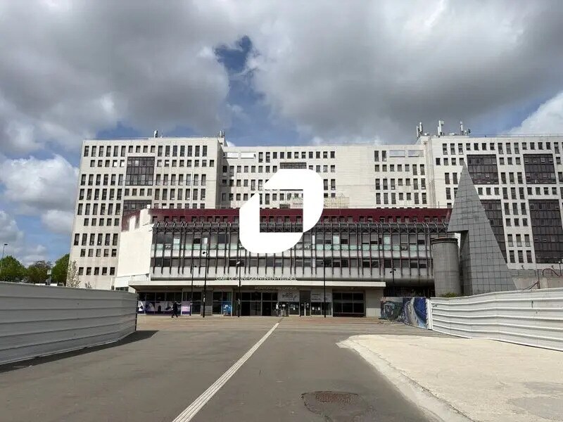 Office in Montigny-le-Bretonneux for lease Building Photo- Image 1 of 13