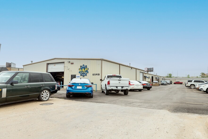 6549 E 40th St, Tulsa, OK for lease - Building Photo - Image 2 of 4