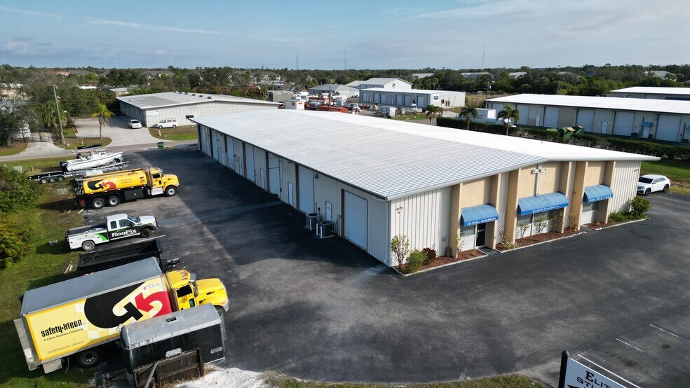 23375 Janice Ave, Port Charlotte, FL à louer - Photo du bâtiment - Image 3 de 12
