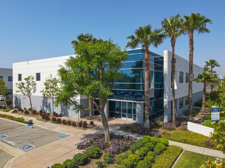 14350 Arminta St, Panorama City, CA à louer - Photo du bâtiment - Image 2 de 16