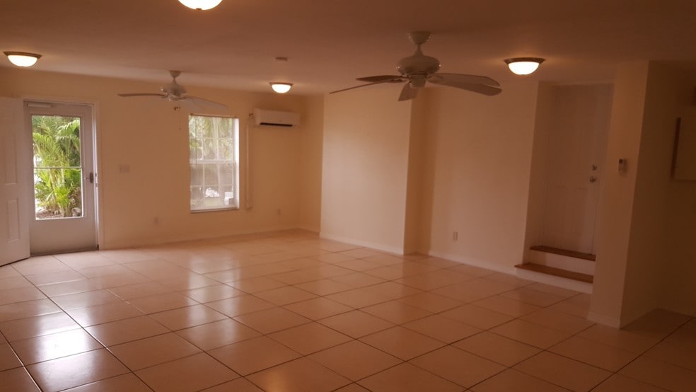 928 Myrtle Ave, Melbourne, FL for lease - Interior Photo - Image 3 of 22