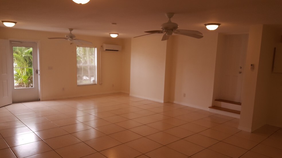 928 Myrtle Ave, Melbourne, FL à louer - Photo intérieure - Image 3 de 22