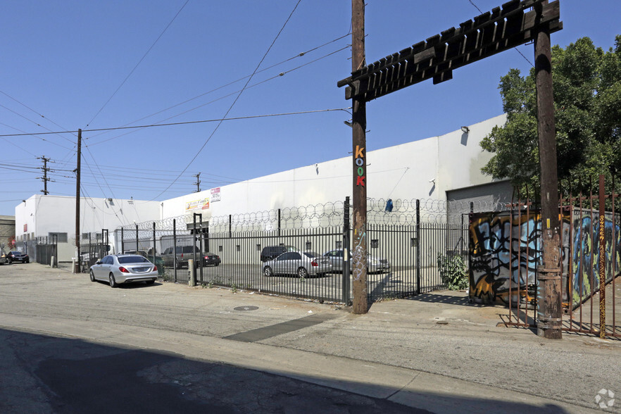 2200 E 11th St, Los Angeles, CA for sale - Building Photo - Image 1 of 1