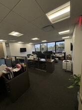 60 Cutter Mill Rd, Great Neck, NY à louer Photo intérieure- Image 2 de 8