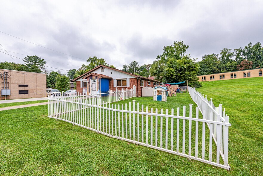 2420 Greenock Buena Vista Rd, McKeesport, PA à vendre - Photo du bâtiment - Image 3 de 29