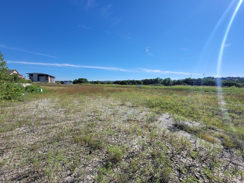 3804 Vanesta dr, Manhattan, KS à vendre - Photo du bâtiment - Image 2 de 2