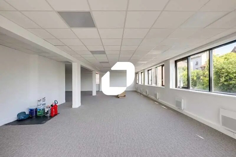 46 Rue Auguste Blanqui, Gentilly for lease - Interior Photo - Image 3 of 14