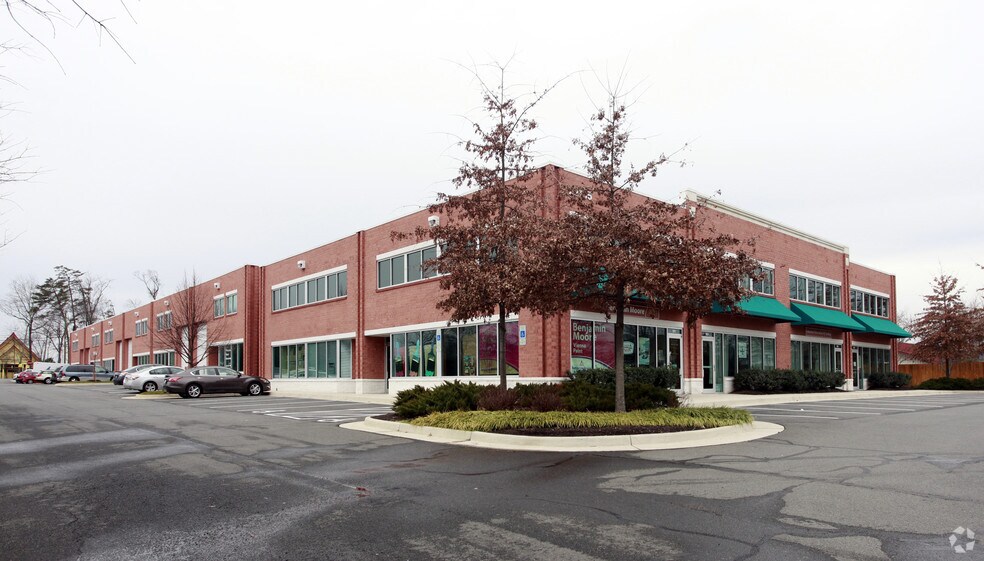 22135 Davis Dr, Sterling, VA à louer - Photo du bâtiment - Image 2 de 8