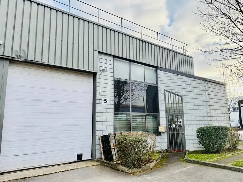 Office in Collégien for lease Building Photo- Image 1 of 11