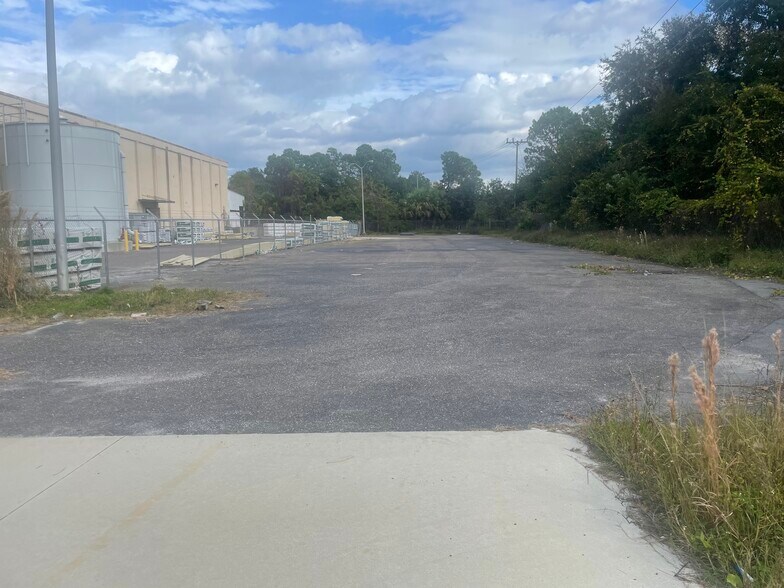 1750 Dobbs Rd, Saint Augustine, FL à louer - Photo du bâtiment - Image 3 de 5