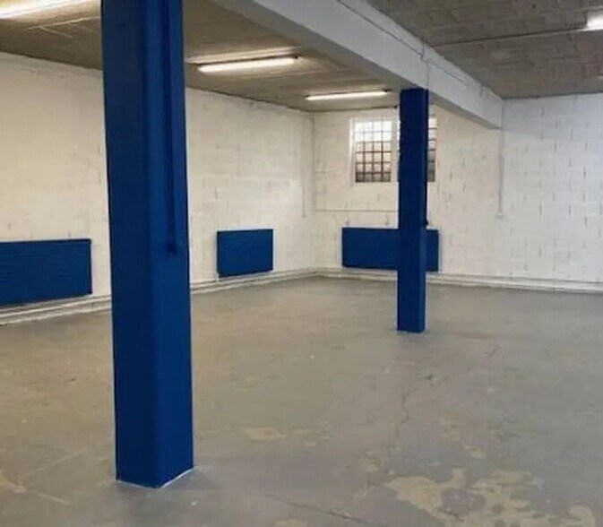 Flex dans Romainville à louer - Photo du bâtiment - Image 2 de 10
