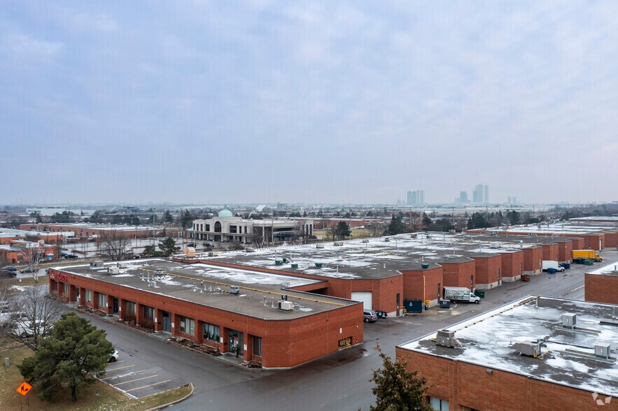 20 Staffern Dr, Vaughan, ON à louer - Photo du bâtiment - Image 2 de 3
