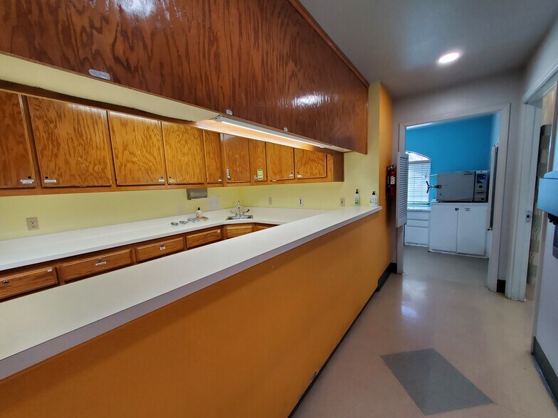 415 E Chapel St, Santa Maria, CA à vendre - Photo du bâtiment - Image 3 de 6