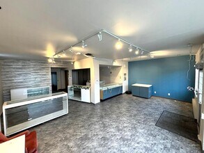 2622 Douglas St, Victoria, BC à louer Photo intérieure- Image 2 de 4