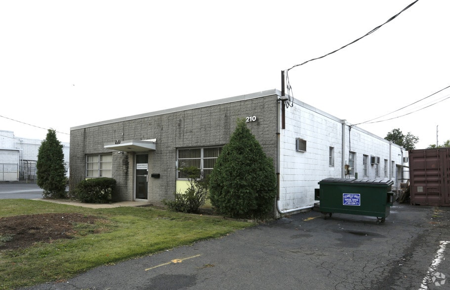 210 S 31st St, Kenilworth, NJ for sale - Primary Photo - Image 1 of 2