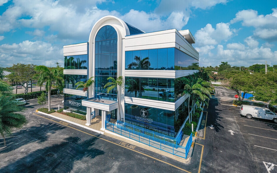 3785 N Federal Hwy, Boca Raton, FL for lease - Primary Photo - Image 1 of 6
