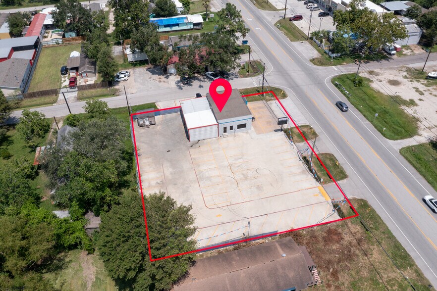 510 Grand Ave, Bacliff, TX à louer - Photo du bâtiment - Image 3 de 17
