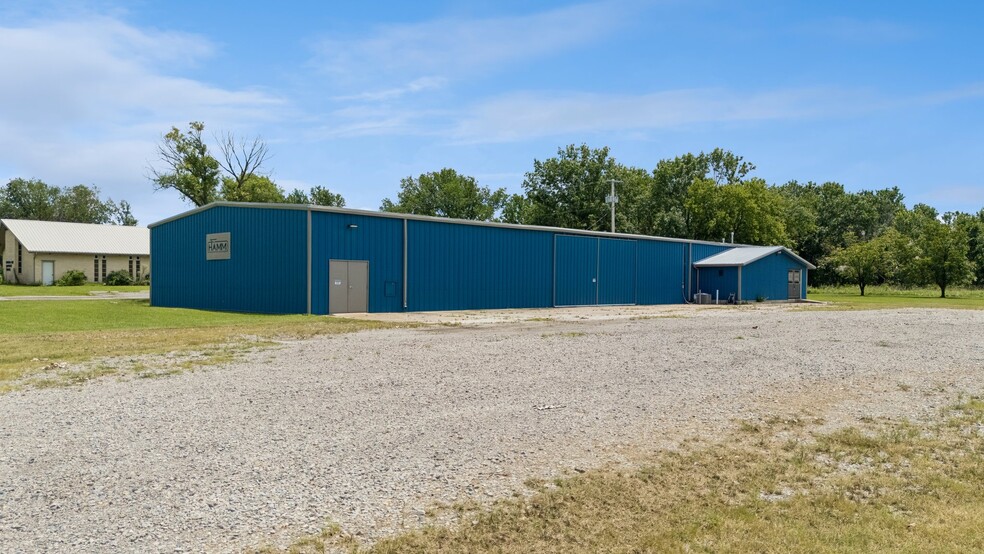 1422 E Fairview Ave, Nowata, OK for sale - Building Photo - Image 2 of 32