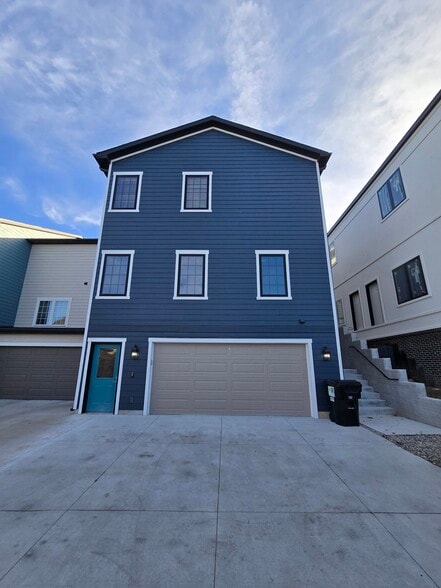 7115 Kentwell Ln, Lincoln, NE for lease - Building Photo - Image 2 of 3