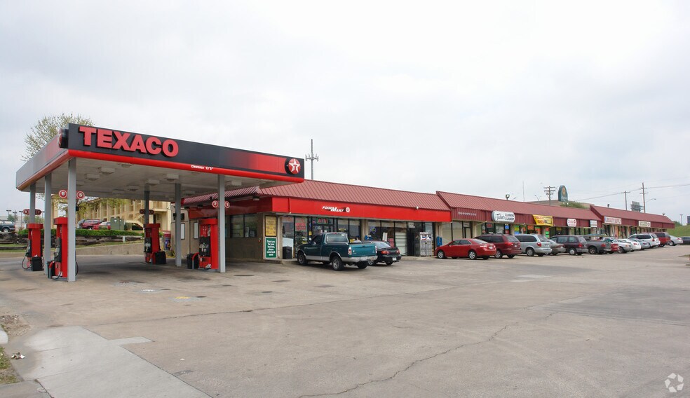 397 E Southwest Pky, Lewisville, TX à louer - Photo du bâtiment - Image 2 de 5