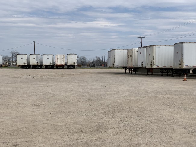 Plus de détails pour 1815 E Hicks Field Rd, Fort Worth, TX - Terrain à louer