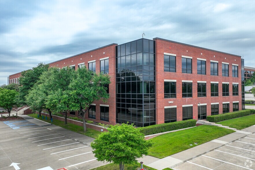 17657 Waterview Pky, Dallas, TX à vendre - Photo principale - Image 1 de 4