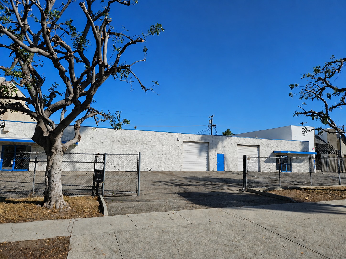 325-329 Mira Loma Ave, Glendale, CA à louer Photo du bâtiment- Image 1 de 5