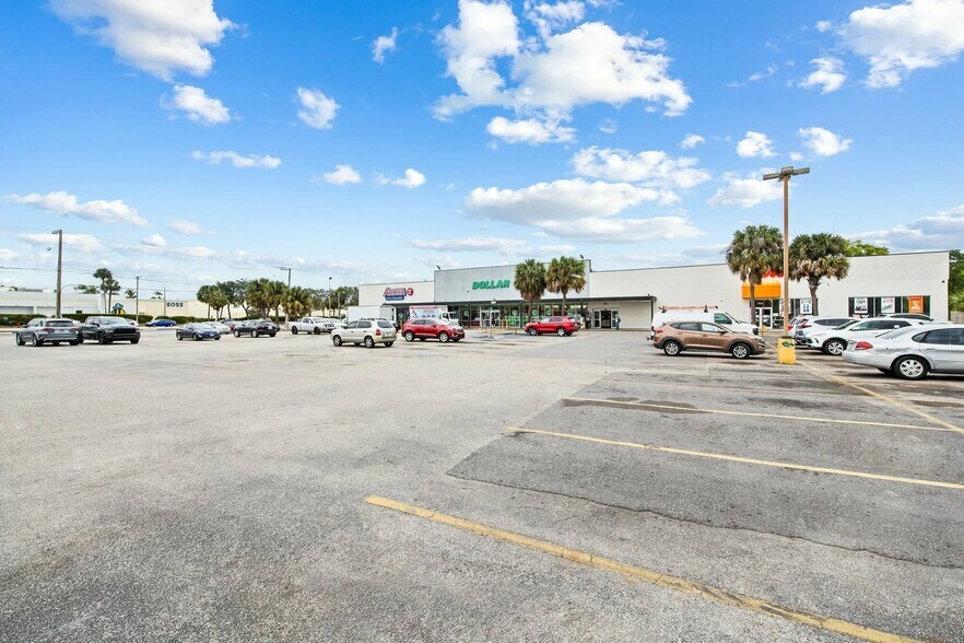 1722-1744 N Military Trl, West Palm Beach, FL à louer - Photo du bâtiment - Image 2 de 4