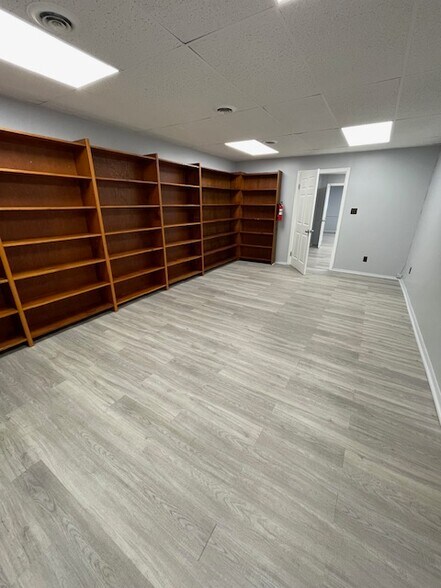 319 High St, Burlington, NJ à louer - Photo du bâtiment - Image 2 de 6