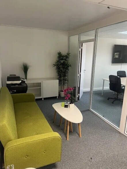 Bureau dans Évry-Courcouronnes à louer - Photo intérieure - Image 2 de 4
