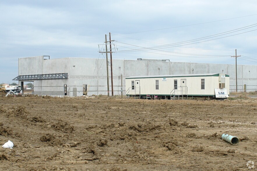 7735-7855 Memorial Blvd, Port Arthur, TX à louer - Photo du bâtiment - Image 2 de 10