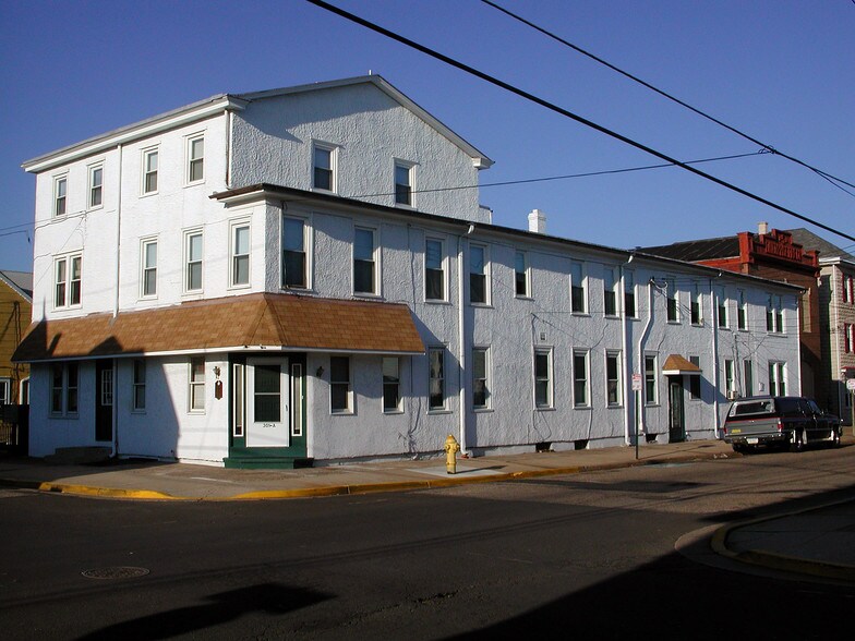301-303 Lafayette St, Bristol, PA for sale - Building Photo - Image 2 of 4