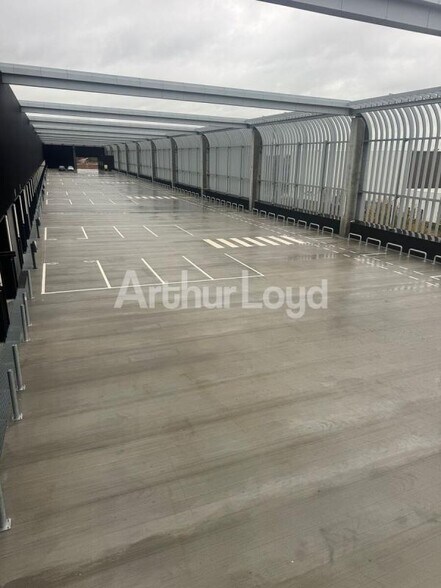 Flex in Lezennes for lease - Building Photo - Image 3 of 7