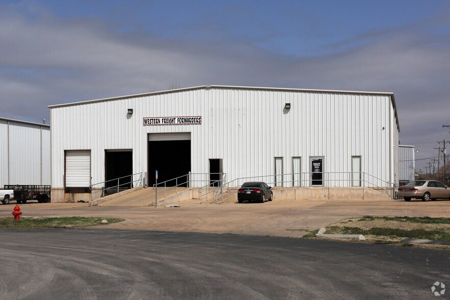 400 S Eagle Ln, Oklahoma City, OK à louer - Photo du bâtiment - Image 2 de 29