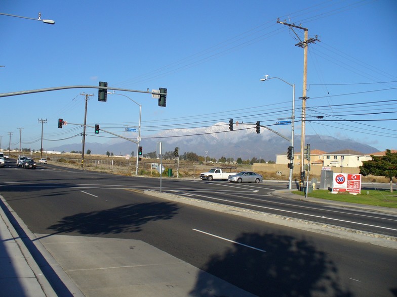 NWC Baseline Rd & Cactus Ave, Rialto, CA à vendre - Photo principale - Image 1 de 1