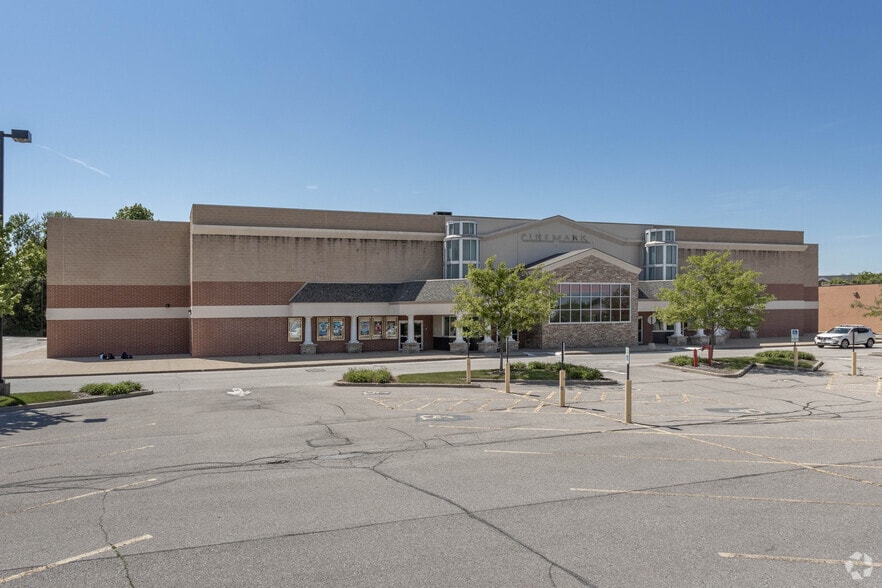 140 Barrington Town Square Dr, Aurora, OH for sale - Building Photo - Image 2 of 6