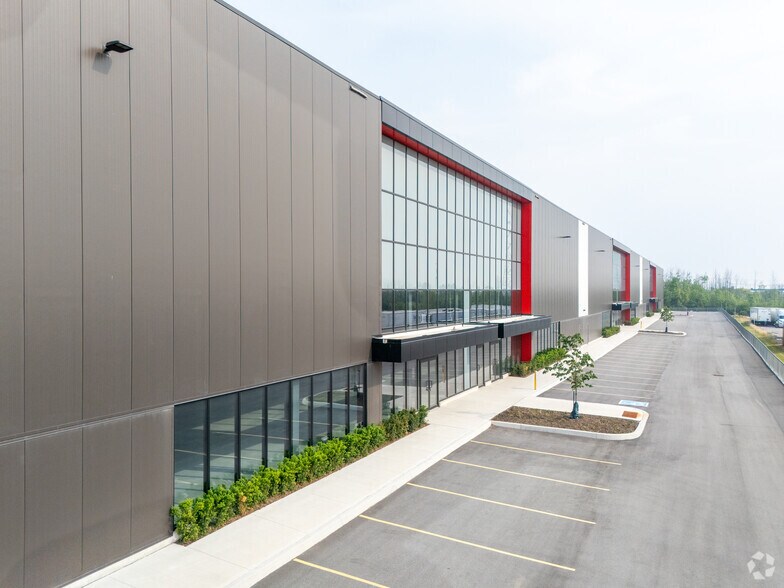 1047 Barton St E, Hamilton, ON à louer - Photo du bâtiment - Image 2 de 4