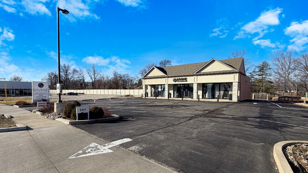 3735 S Lindbergh Blvd, Saint Louis, MO à louer - Photo du bâtiment - Image 2 de 8
