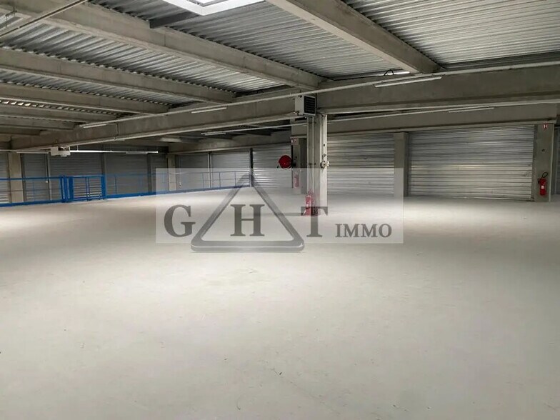 Industrial in Créteil for lease - Building Photo - Image 2 of 7