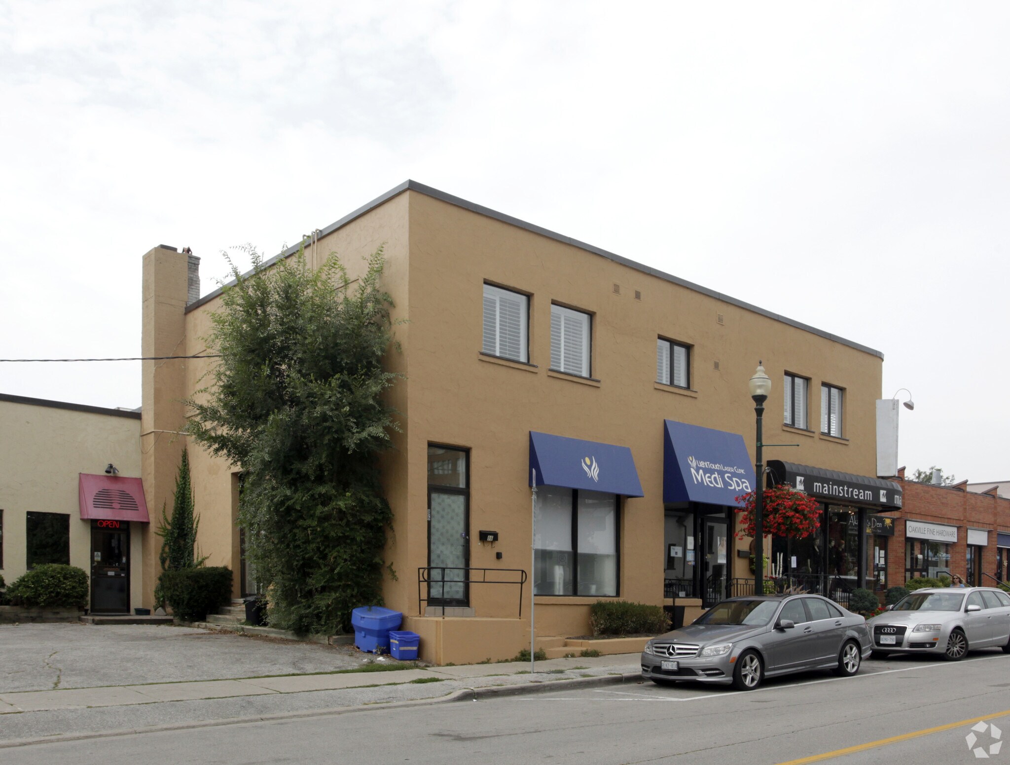 90 Reynolds St, Oakville, ON for sale Primary Photo- Image 1 of 1